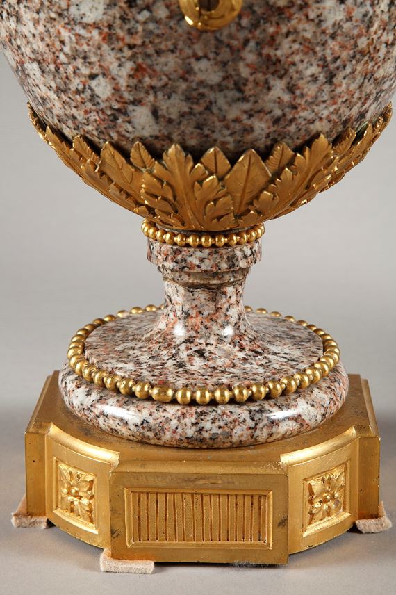 Pair of vases in Ural granite and gilt bronze | MasterArt